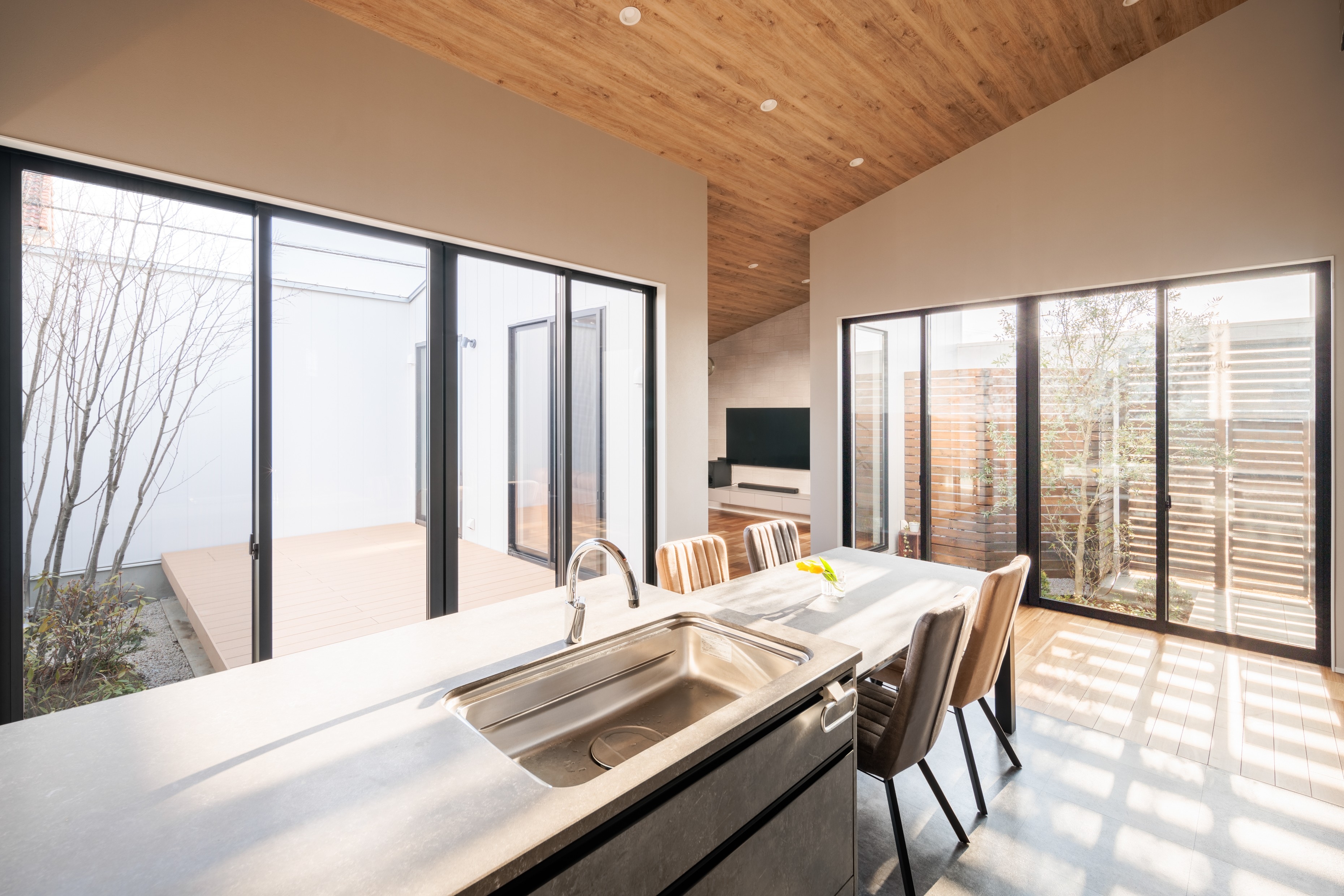  ── 中庭・テラス・土間がつくる、やさしい暮らし｜住研コーポレーションのアイデア集